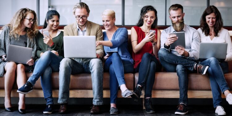 En 2023 el 56% de población tenía conocimientos básicos sobre cómo usar internet y aplicarlo al mundo laboral