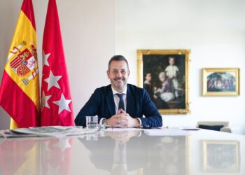 Mariano de Paco Serrano: «El control de las viviendas turísticas redunda en el equilibrio entre las personas que viven en un lugar determinado»