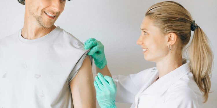 La UE suspende la comercialización de la vacuna covid de AstraZeneca