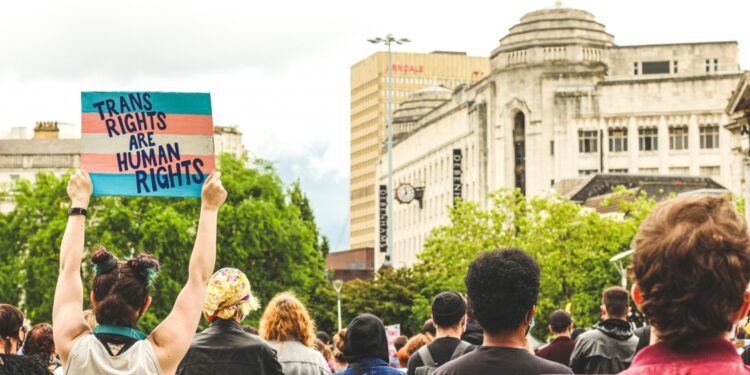 El Abogado General del TJUE afirma que negar cambios de nombre y género entre Estados miembros viola derechos ciudadanos