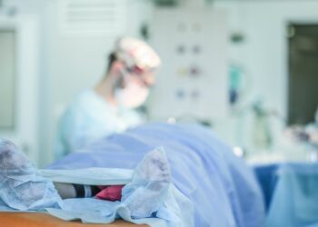 En 2021, el cáncer fue la principal causa de muerte en hombres y mujeres menores de 65 años