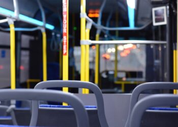 Los autobuses urbanos deberán reducir en un100% sus emisiones para 2035