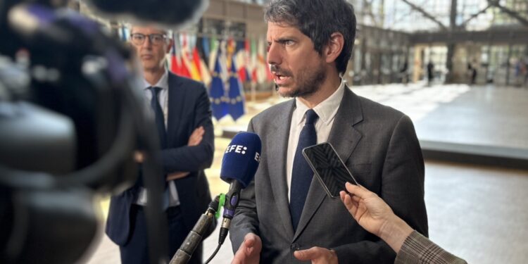 Ernest Urtasun apoya a la Comisión en exigir que se respete el uso de la bandera europea en Eurovisión