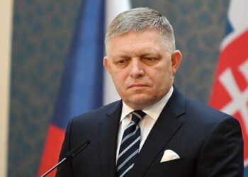 Robert Fico se encuentra estable tras cinco horas de operación en el hospital