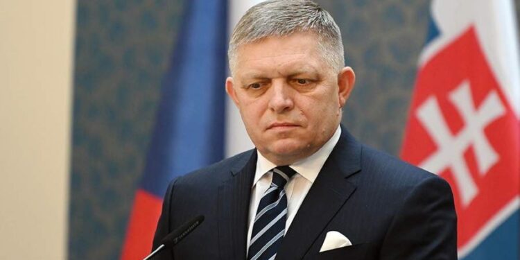 Robert Fico se encuentra estable tras cinco horas de operación en el hospital