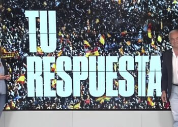 El PP renuncia al azul para convertirse en el partido multicolor de la multitud en su campaña para las europeas