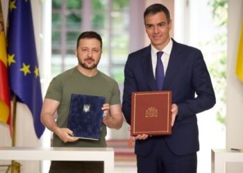 Sánchez firma un acuerdo con Zelenski para el suministro de 1.129 millones de euros en armamento