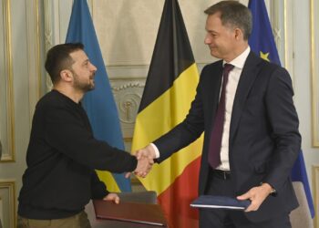 Ucrania y Bélgica firman un acuerdo bilateral que incluye 977 millones en ayuda militar para Kiev