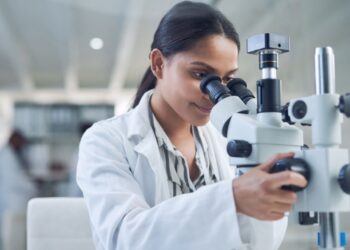 Las mujeres abarcan el 52% del empleo en el ámbito de la ciencia y tecnología