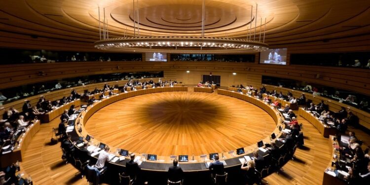 Los ministros de Justicia abordan el reconocimiento de la paternidad en casos de gestación subrogada