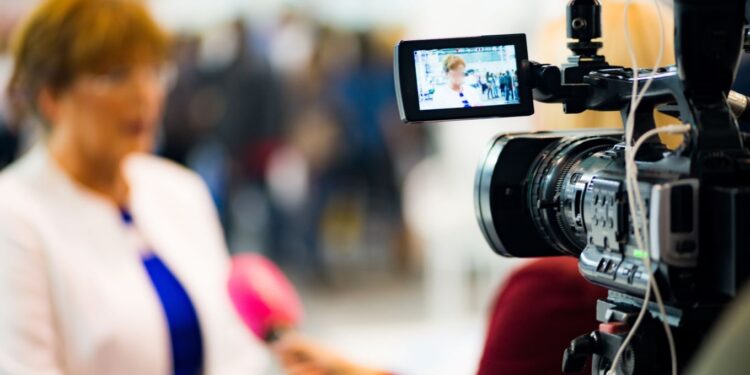 La Comisión concede 9,5 millones de euros para la cobertura transfronteriza de noticias de la UE