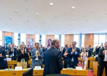Manfred Weber es reelegido presidente del Partido Popular Europeo