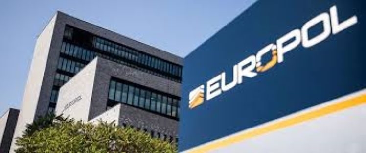 Coreper acuerda reforzar Europol en lucha contra tráfico inmigrantes