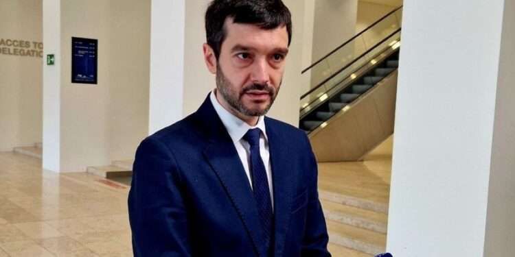 Pablo Bustinduy: Debemos encontrar una solución alternativa a la vuelta a las políticas de austeridad