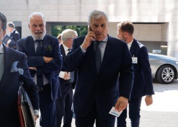 Tajani insiste al PPE a poner distancia con Los Verdes y asociarse con el ECR