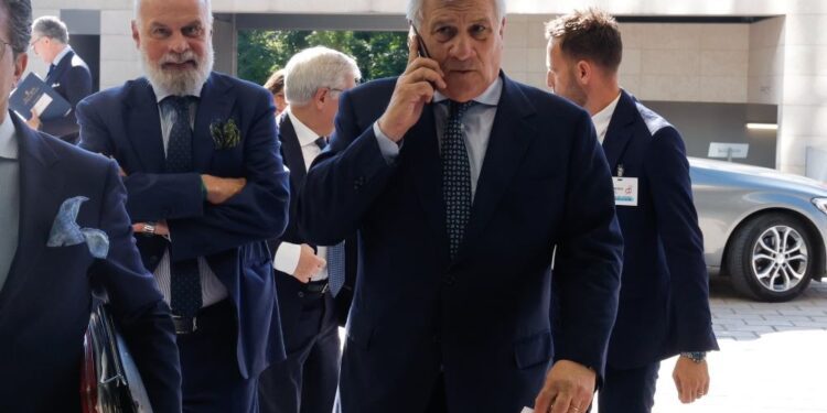 Tajani insiste al PPE a poner distancia con Los Verdes y asociarse con el ECR