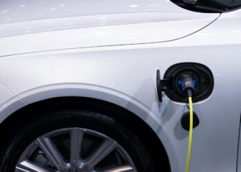 Bruselas tiene «conversación constructiva» con China por el coche eléctrico
