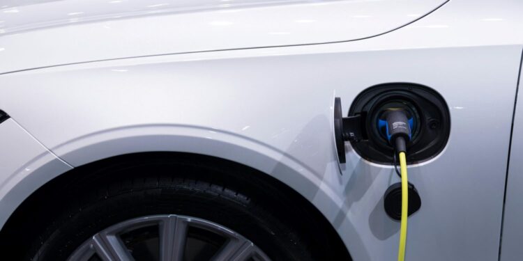 Bruselas tiene «conversación constructiva» con China por el coche eléctrico