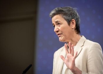 Bruselas impone una multa millonaria a IFF por eliminar mensajes de WhatsApp durante una investigación