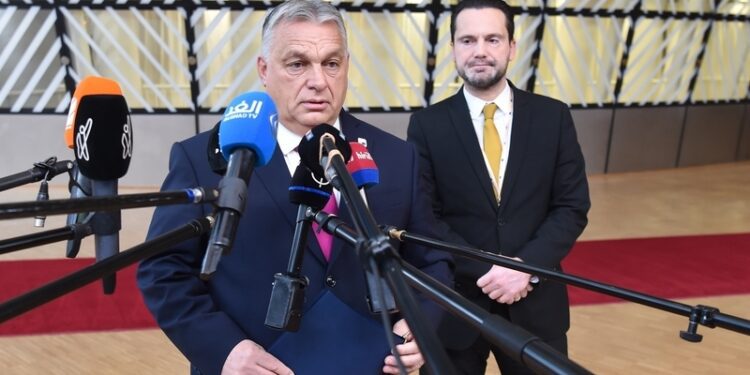 La UE quiere marcar distancias del creciente uso del veto de Orban