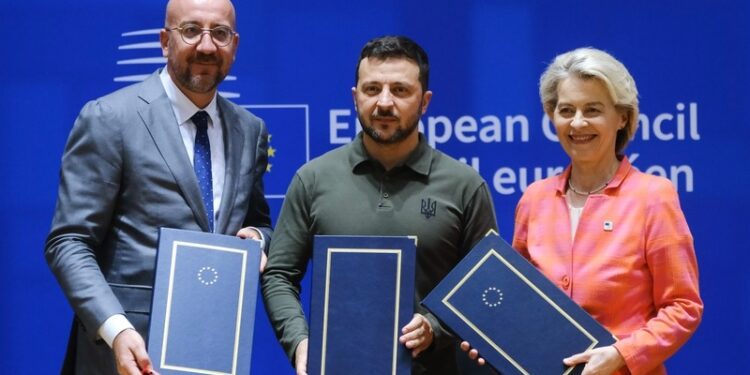 La UE y Ucrania firman un acuerdo de seguridad