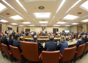 Los eurodiputados recogen en el Congreso su acta y juran la Constitución