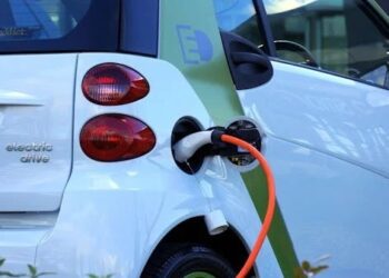 Bruselas impone derechos compensatorios provisionales a las importaciones de vehículos eléctricos de batería chinos