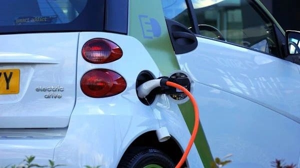 Bruselas impone derechos compensatorios provisionales a las importaciones de vehículos eléctricos de batería chinos