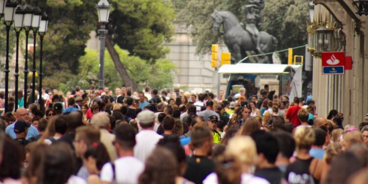 La población de la UE alcanza los 449 millones de personas en 2024