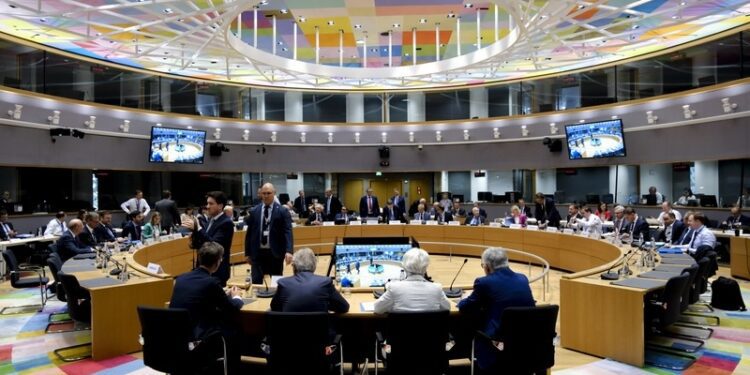 El Eurogrupo aboga por continuar con los ajustes presupuestarios en 2025 para reducir los niveles de déficit y deuda