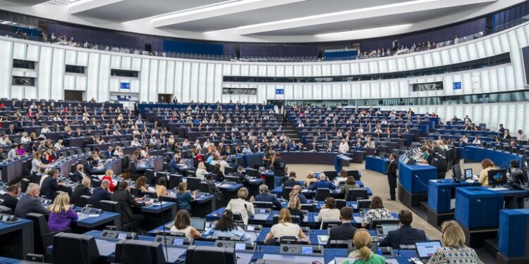 El nuevo Parlamento elegido reconfirma su apoyo a Ucrania