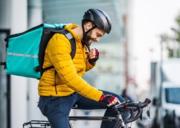 En 2022, el 3,0% de las personas de 15 a 64 años trabajaron a través de plataformas digitales