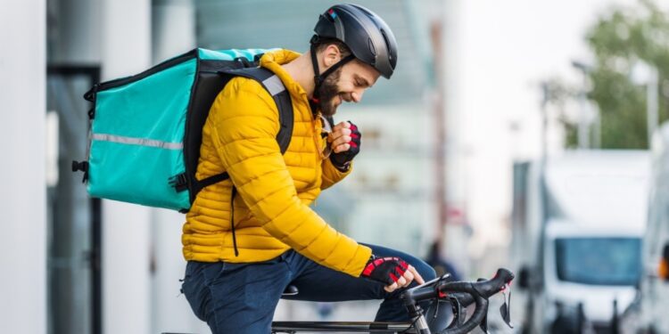 En 2022, el 3,0% de las personas de 15 a 64 años trabajaron a través de plataformas digitales