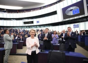 Von der Leyen logra ser reelegida con mayor apoyo de la Eurocámara que en 2019
