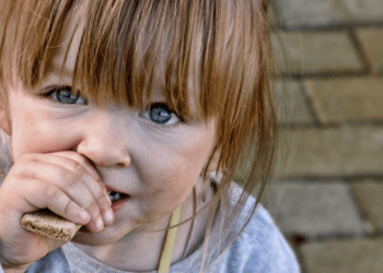 Casi 20 millones de niños en la UE en riesgo de pobreza o exclusión