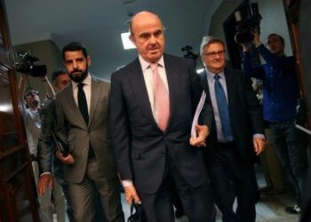 De Guindos cauto como Lagarde pide esperar a septiembre sobre los tipos de interés