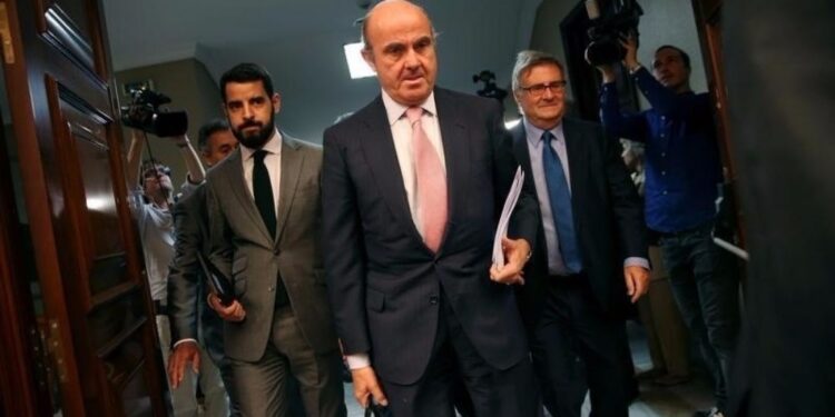 De Guindos cauto como Lagarde pide esperar a septiembre sobre los tipos de interés