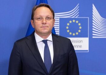 Hungría nomina a Olivér Várhelyi para continuar como comisario europeo