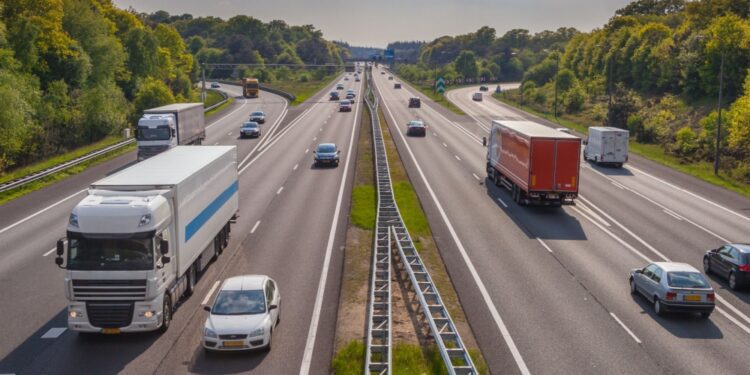 En 2023, se realizaron 1.857 millones de toneladas-kilómetro de transporte de mercancías por carretera