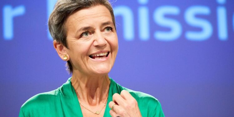 Vestager afirma que la fusión Air Europa  IAG habría afectado la competencia en rutas en España