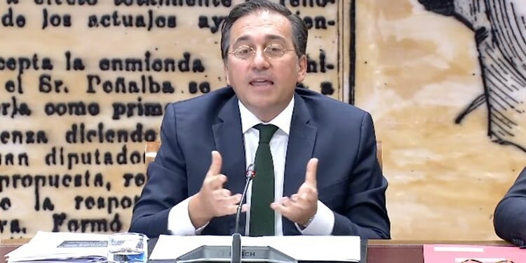 Albares pide unidad en el Senado para avanzar en una «solución negociada» en Venezuela