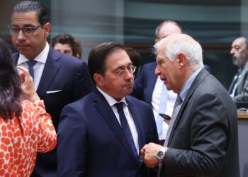 Albares pidió a la UE no reconocer a Maduro, por ausencia de actas, y abogó por una salida pacífica entre venezolanos