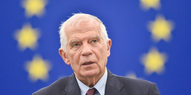 Borrell recibe un galardón por su contribución a la construcción europea