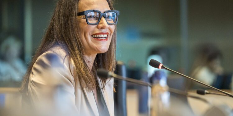 Lina Gálvez: «Hay muchas fuerzas que quieren retrotraernos a un pasado que no nos beneficia a las mujeres»
