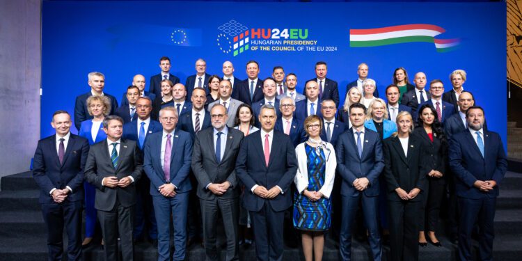 Los ministros de Transporte de la UE abordan estrategias para revitalizar el sector ferroviario en Budapest