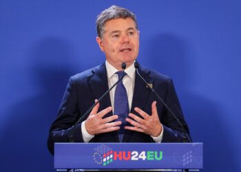 Donohoe asegura que la economía de la eurozona sigue creciendo y que se ha evitado una recesión “de la que muchos advirtieron”