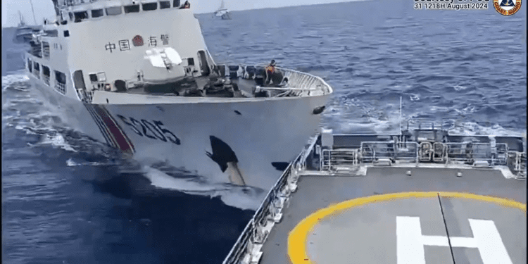 La UE desaprueba las “peligrosas acciones” de los buques chinos contra Filipinas