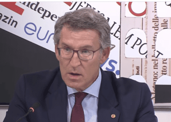 Feijóo asegura que la política migratoria funciona en Italia «y en mi país no»