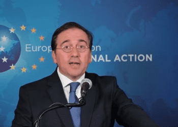 Albares anuncia un plan para evacuar a los españoles de Líbano, pero aún “no está activado”