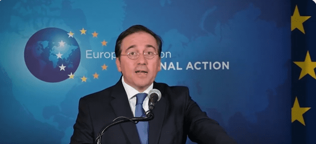 Albares anuncia un plan para evacuar a los españoles de Líbano, pero aún “no está activado”